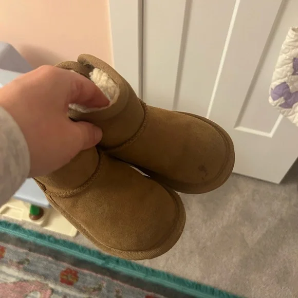 UGG Jona boots size 6 toddler - Picture 5 of 6